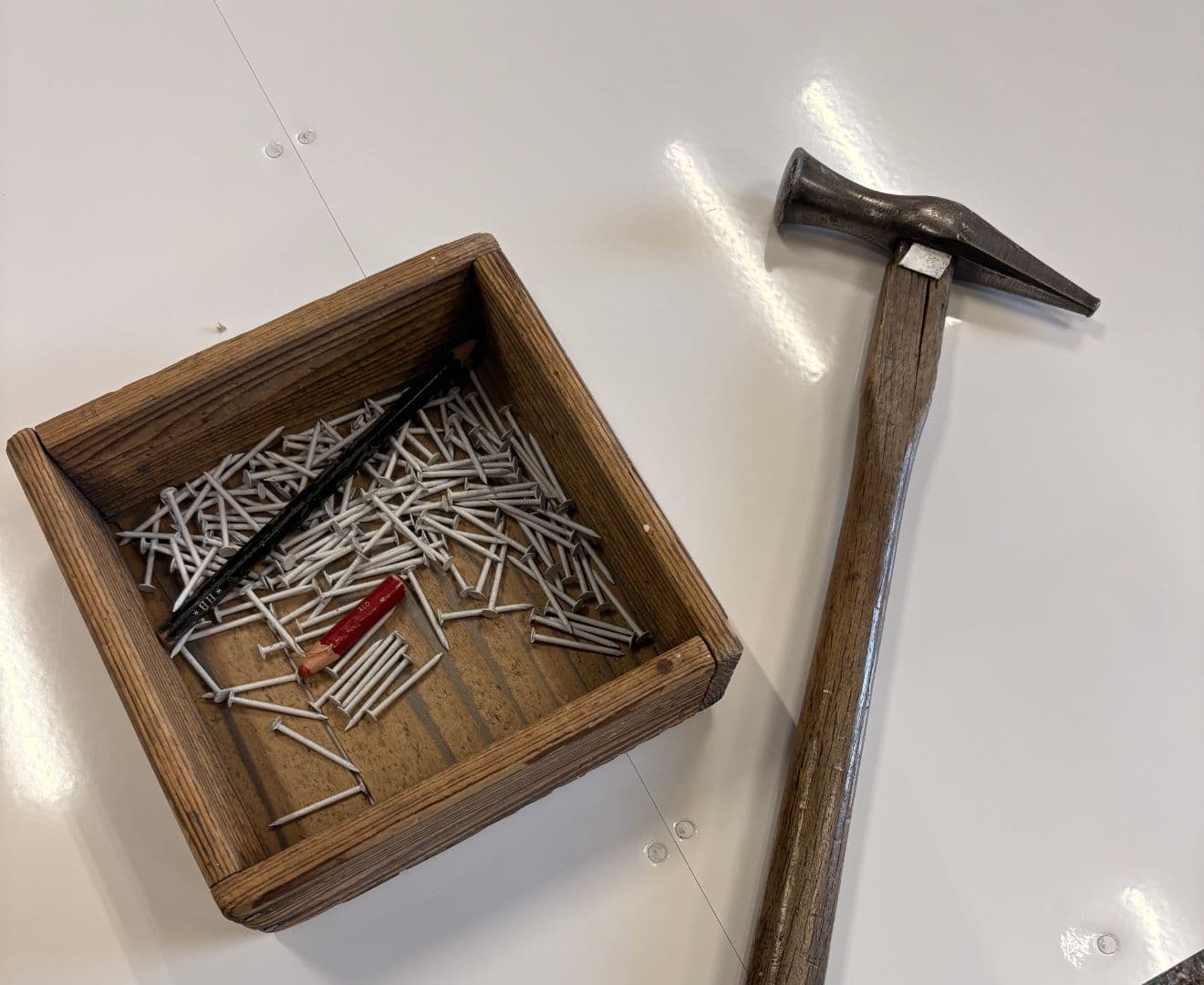 玄能と金槌の違い ― 看板づくりの現場から