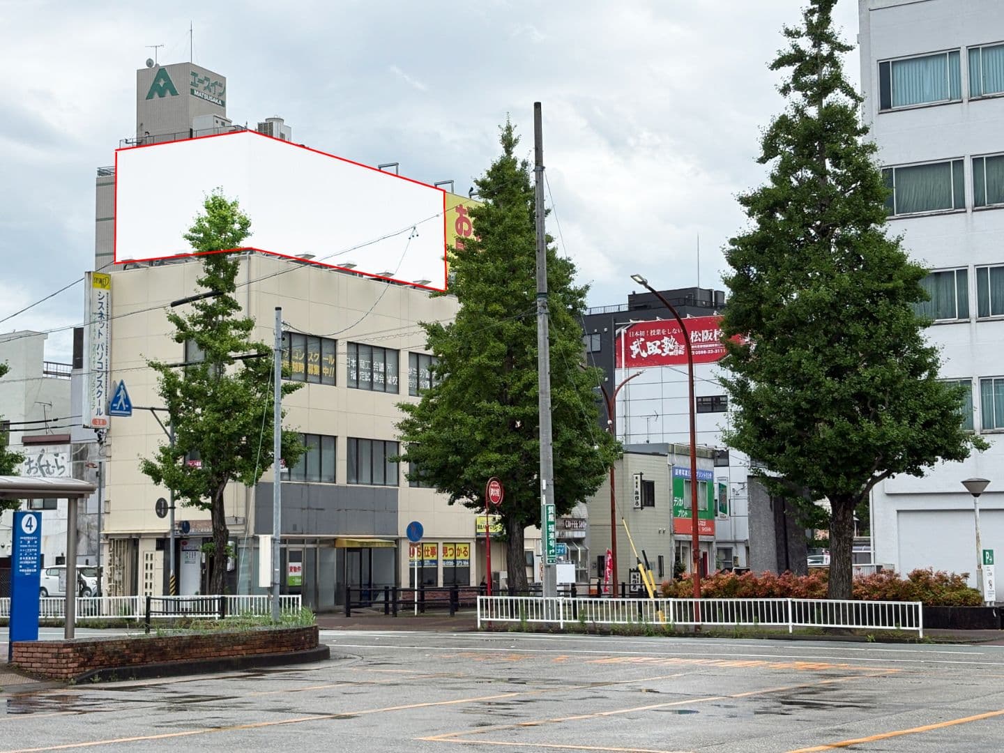 松阪駅前ビル屋上大型看板
