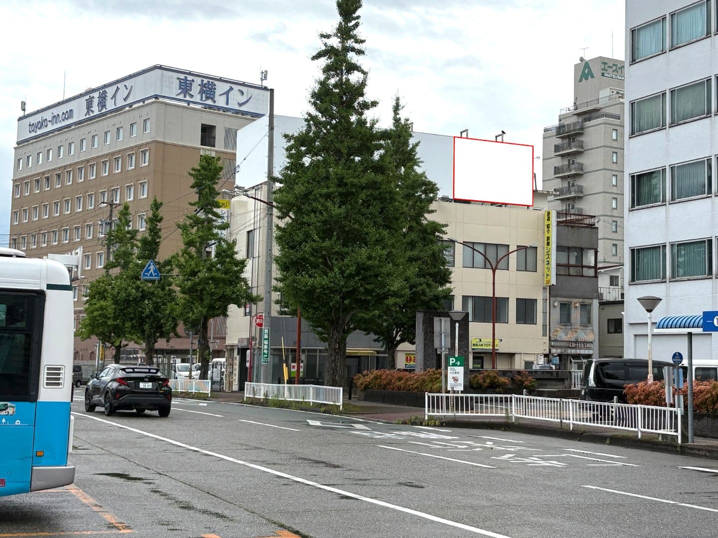 松阪駅前ビル屋上大型看板