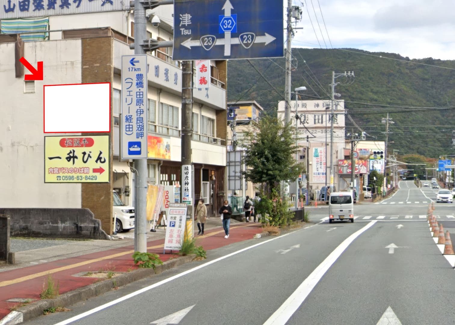 伊勢市宇治浦田2丁目県道32号 伊勢神宮内宮手前壁面